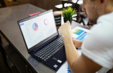 Prowadzenie projektu w Connecto Neon